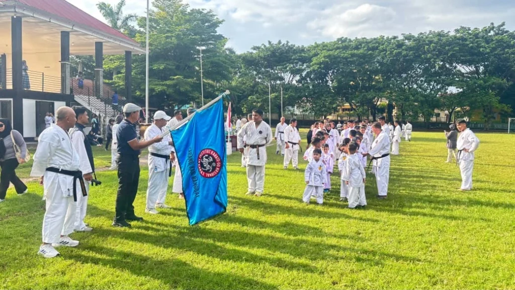 Kasat Binmas Lepas 187 Karateka INKANAS Banggai Ikuti Long March