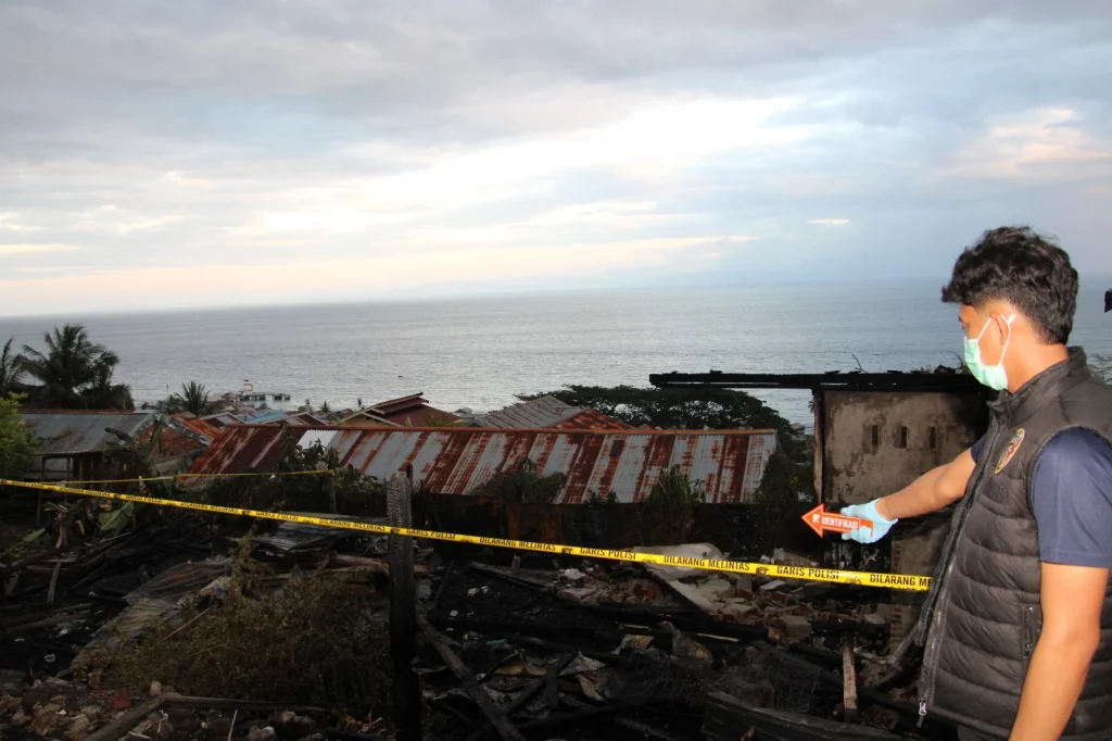 Rumah Terbakar di Bungin Timur Sudah Lama Kosong dan Listrik Putus