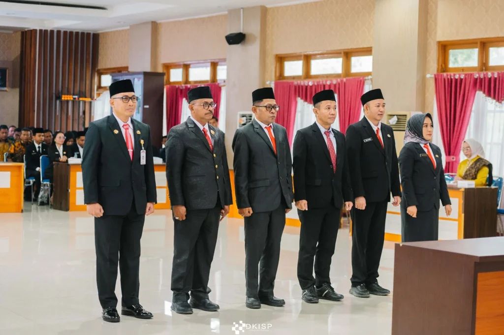 Enam Pejabat Eselon II.b Dilantik, Bupati Amirudin Harap Mampu Menyelesaikan Persoalan Secara Cepat