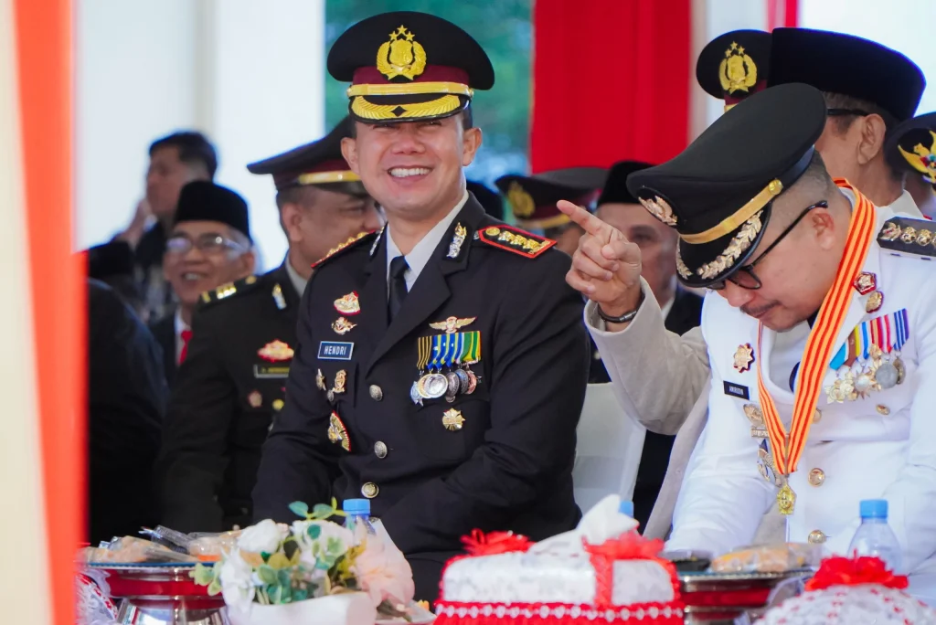 Tutup Rangkaian HUT RI ke-81, Kapolresta Banggai Hadiri Upacara Penurunan Bendera