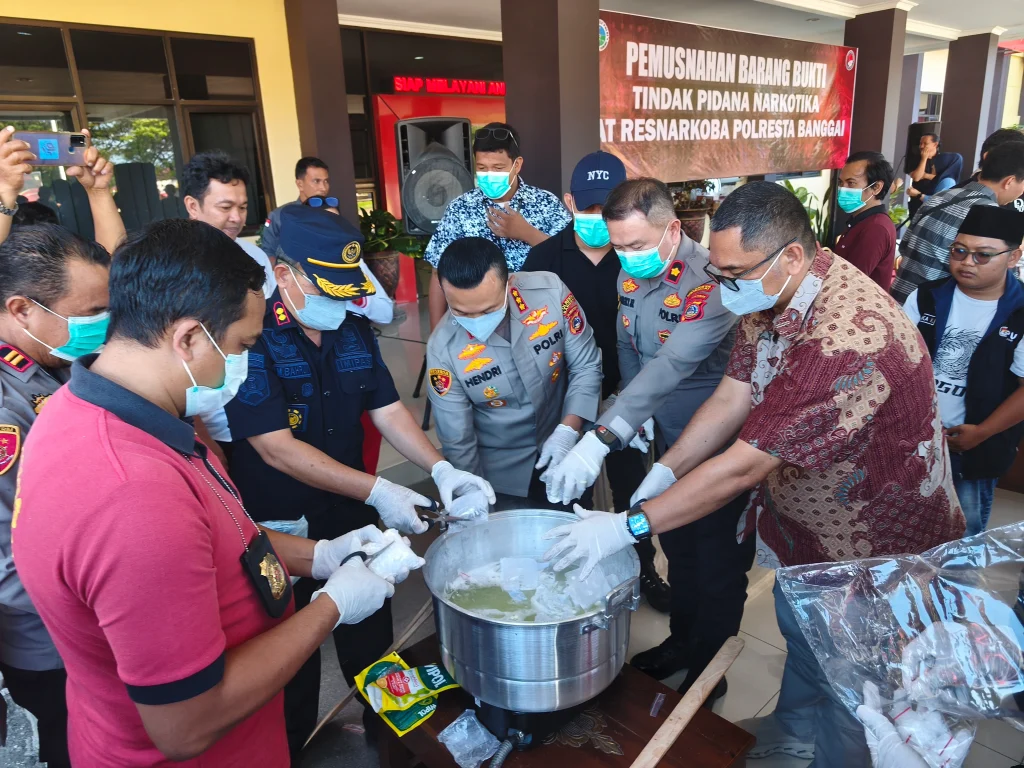 Polresta Banggai Musnahkan Barang Bukti Narkoba dan Obaya