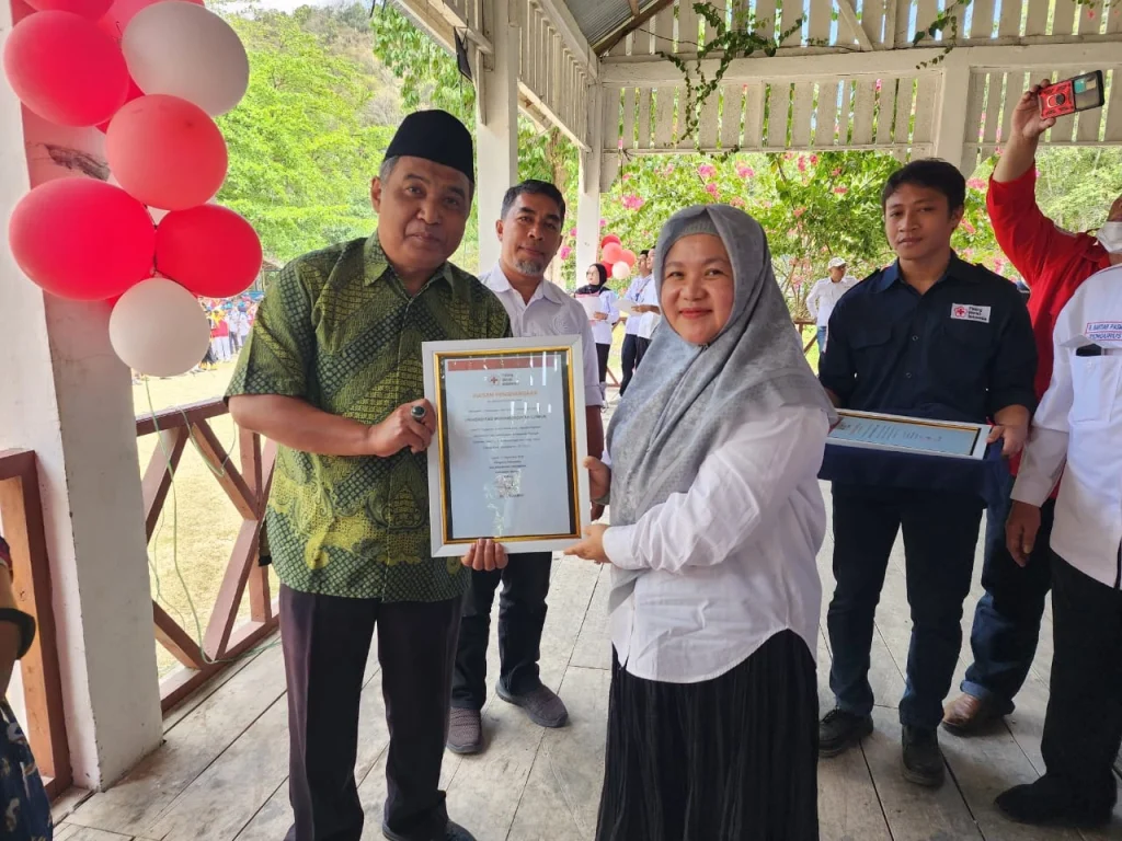 Aktif Dalam Relawan Kemanusiaan, Unismuh Luwuk Terima Penghargaan