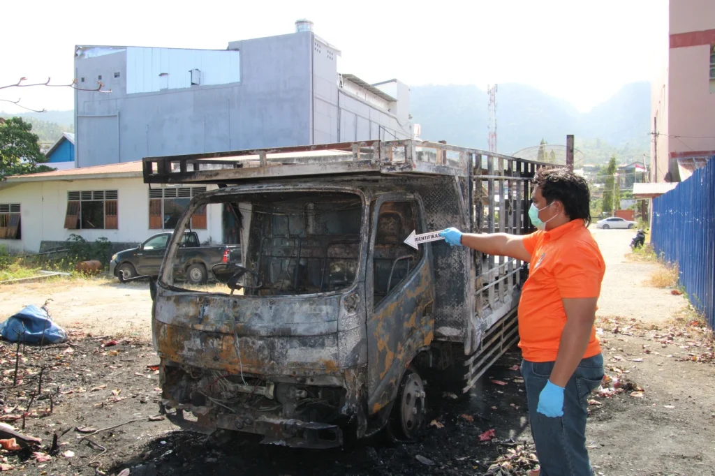 Polisi Lakukan Olah TKP Penyebab Kebakaran Truk di Belakang Total Mart Luwuk