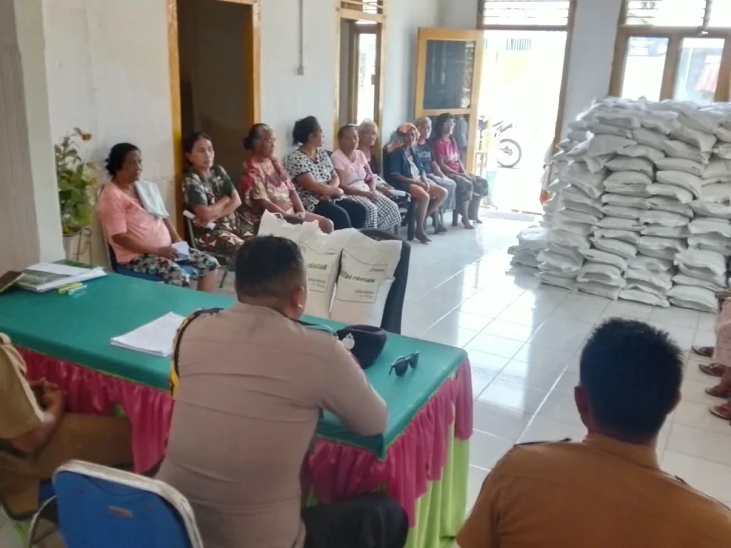 167 Warga Nipa Terima Bantuan Beras